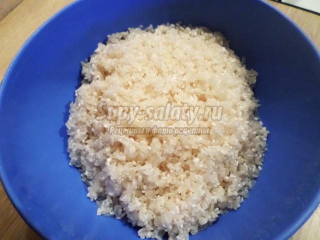 фаршированный перец рисом и куриным фаршем