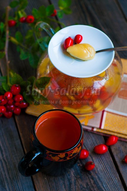 Напиток из шиповника с имбирем и медом