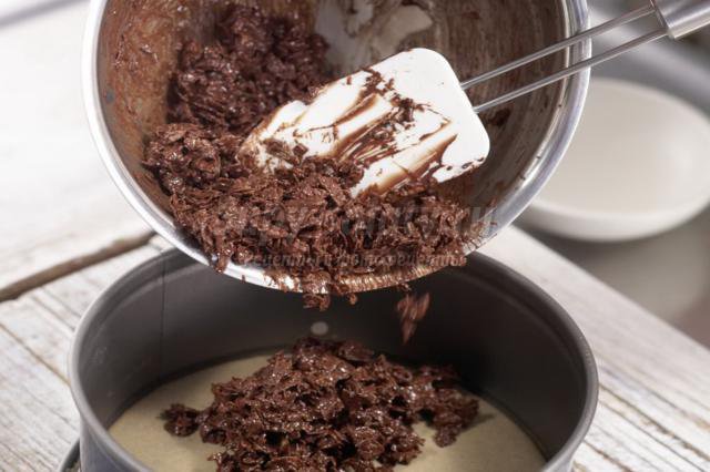 сливовый торт с шоколадной основой без выпечки