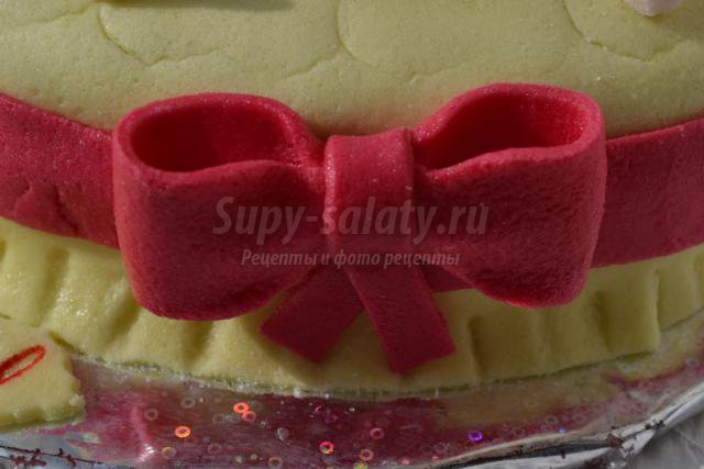 3D торт из мастики. Кровать с влюбленными