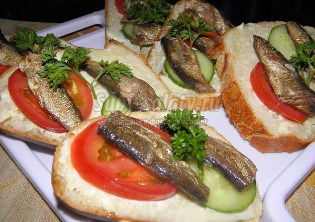 бутерброды со шпротами: популярные рецепты с фото