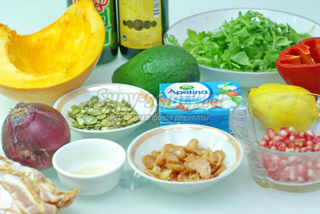 салат с тыквой, беконом и авокадо