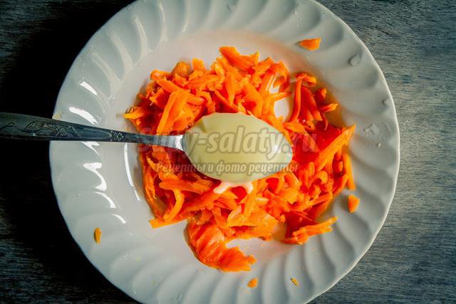 Салат с тунцом, огурцом и морковью