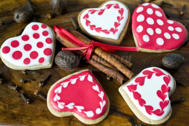 печенье-валентинки с глазурью ко Дню влюбленных