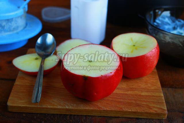 яблоки с творожной начинкой и вишней