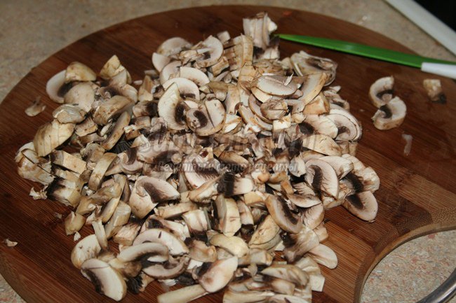 Куриные желудки с грибами