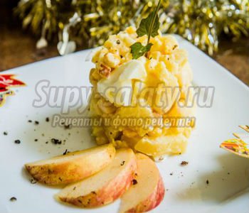 салат с яблоками и сыром к Новому году