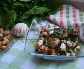 Салат с грибами, помидорами и сыром фетой