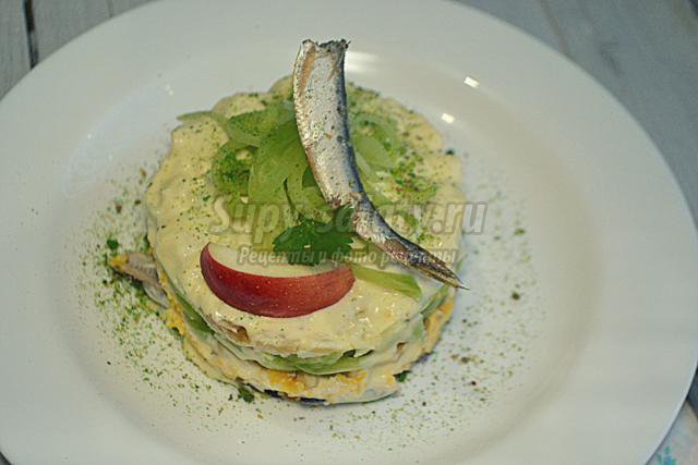 слоёный салат со шпротами