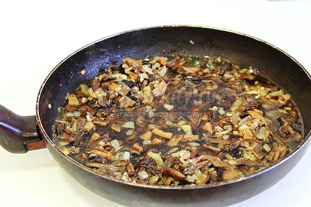 Крем - суп из сушёных грибов на курином бульоне
