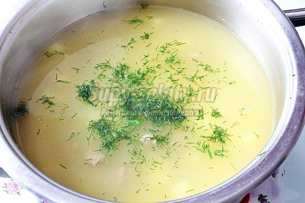 Рисовый суп с зелёным горохом на мясном бульоне