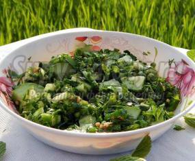 Витаминный салат с зеленью