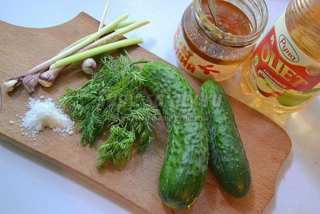 салат из огурцов в медовом маринаде на зиму