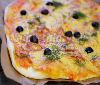 быстрая пицца с колбасой и оливками