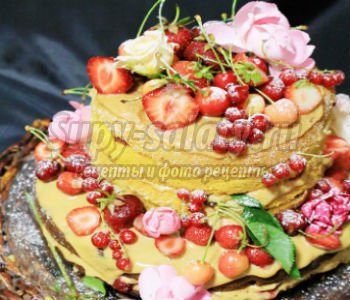 летний торт с фруктами и цветами