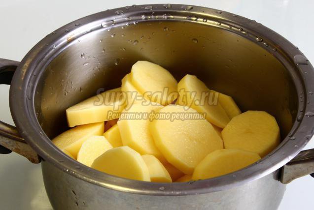 запеченная треска с картофелем под луковым соусом