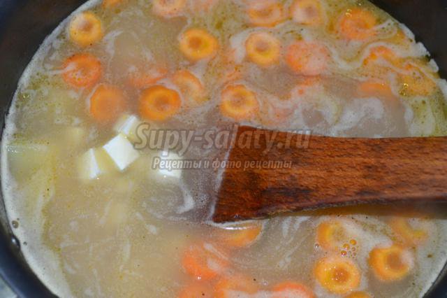 зеленый суп со щавелем и крапивой