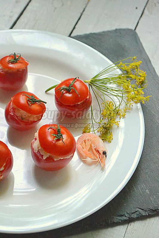 помидоры, фаршированные креветками и рисом
