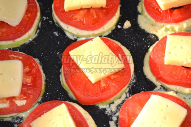 кабачки, запеченные с сыром и помидорами