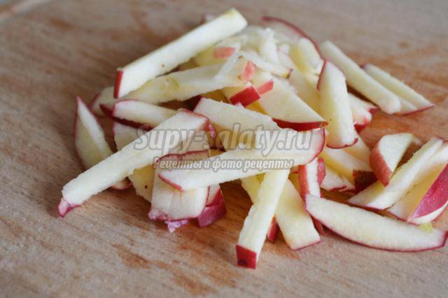 салат из краснокочанной капусты с яблоком и перцем