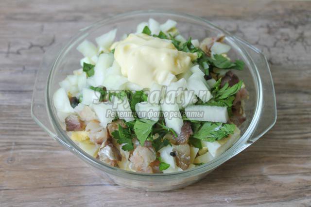 салат из копченой скумбрии и картофеля