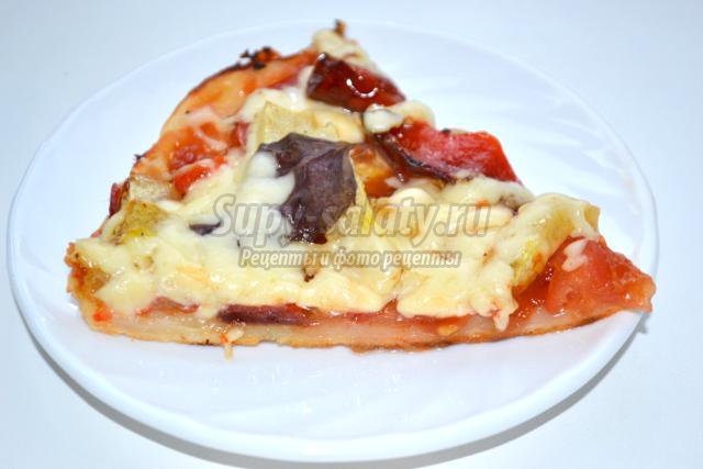 пицца на сковороде с кабачками и помидорами