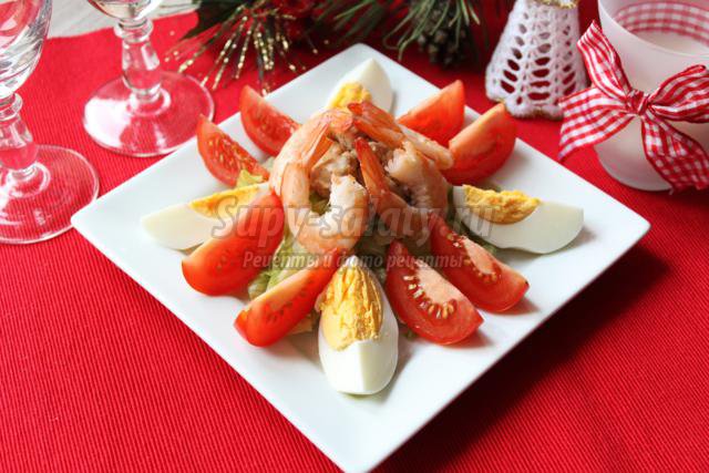 новогодний салат с креветками и печенью трески