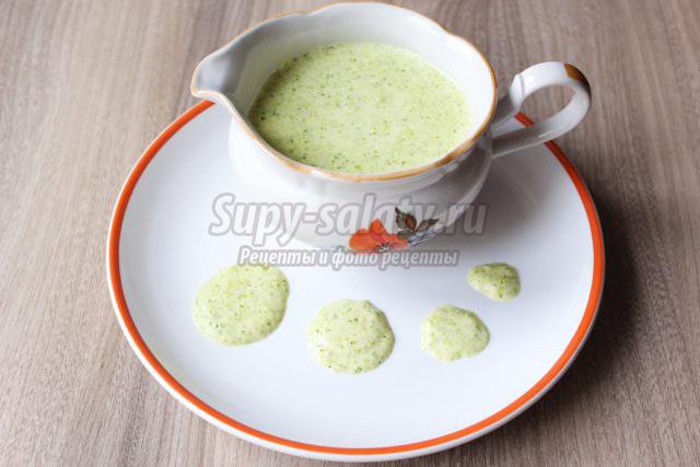 зеленый сливочный соус с брокколи