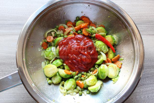 треска с овощами в томатном соусе