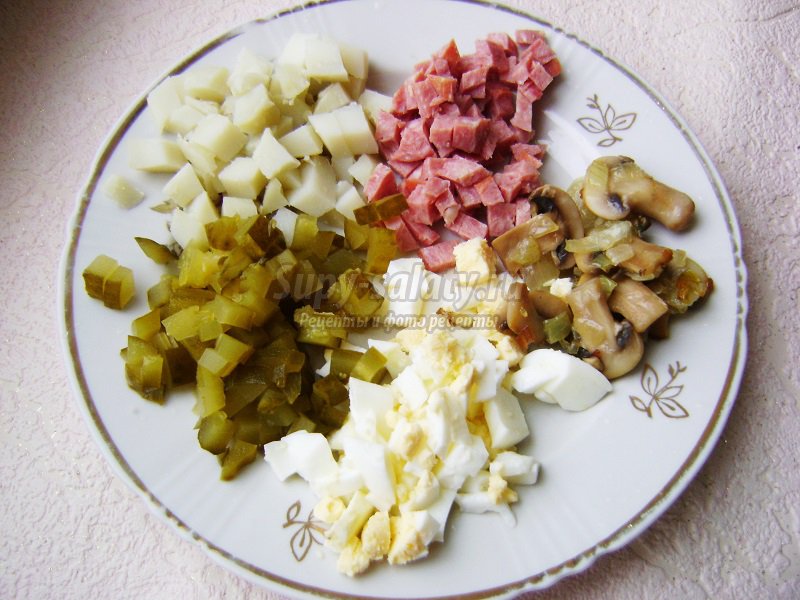 салат с картофелем и грибами