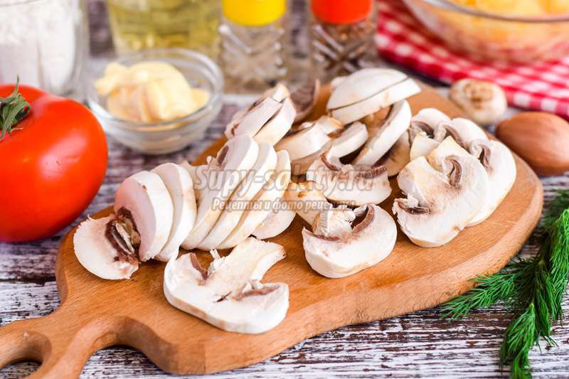 Закуска из кабачков с грибами и помидорами