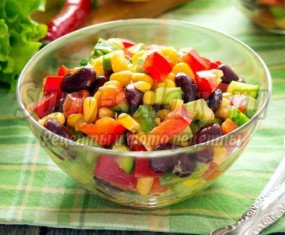 Вкусные рецепты салатов  с огурцами  и болгарским перцем: пошагово
